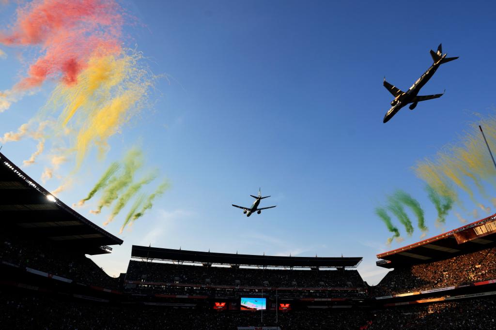 Dos aviones sobrevuelan Ellis Park antes del Sudáfrica-Nueva Zelanda
