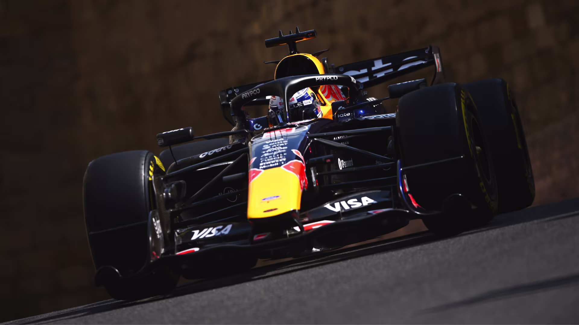 Verstappen Bakü’de son antrenmanda zirveyi aldı