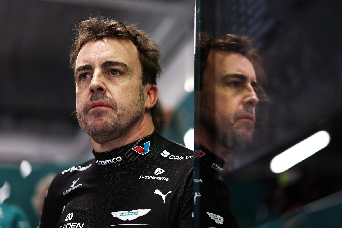 Alonso koleksiyonuna krom kaplamalı Bugatti Veyron ekledi