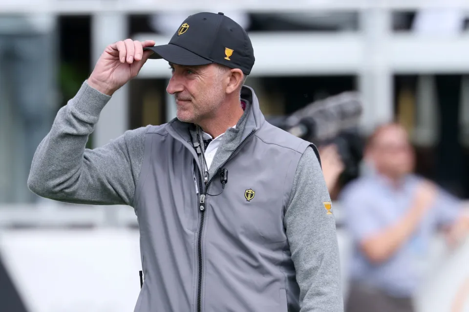Captain Geoff Ogilvy of Australia and the International Team acknowledges the crowd on the first tee during Thursday's Four-ball matches on day one of the Presidents Cup 2026 at Medinah Country Club on September 24, 2026 in Medinah, Illinois. 