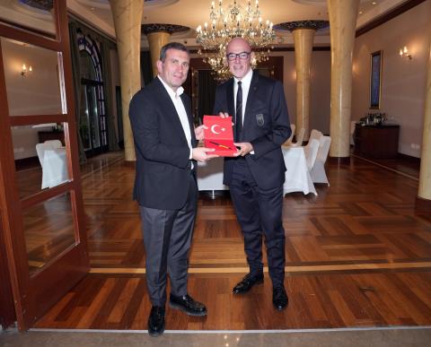 1790607624 368 Turkiye Italya Resmi Mac Yemegi Duzenlendi
