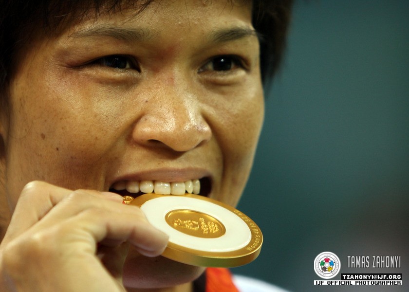 Xian Dongmei: Gölgeden çıkıp iki kez olimpiyat şampiyonu oldu