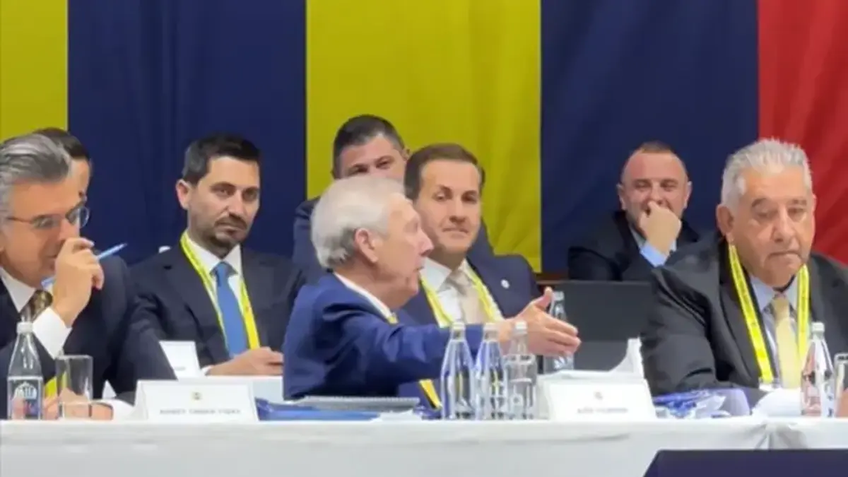 Aziz Yıldırım: “Parayı yediniz!” Fenerbahçe kongresinde gerginlik