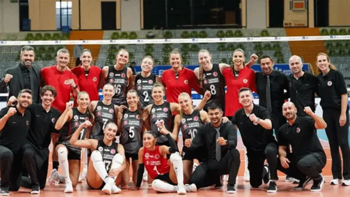 Voleybol gecesinde Türk Hava Yolları set vermeden kazandı