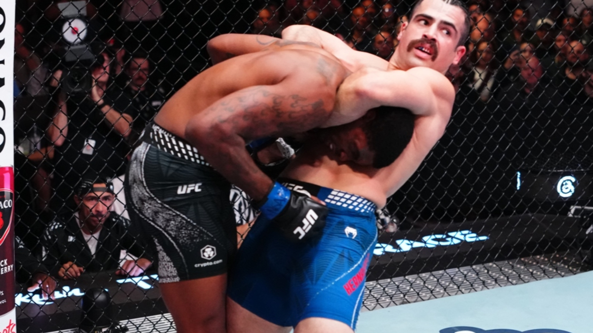 Luis Hernandez: Miami-Dade polisi, UFC’de 11 günde iki galibiyet aldı