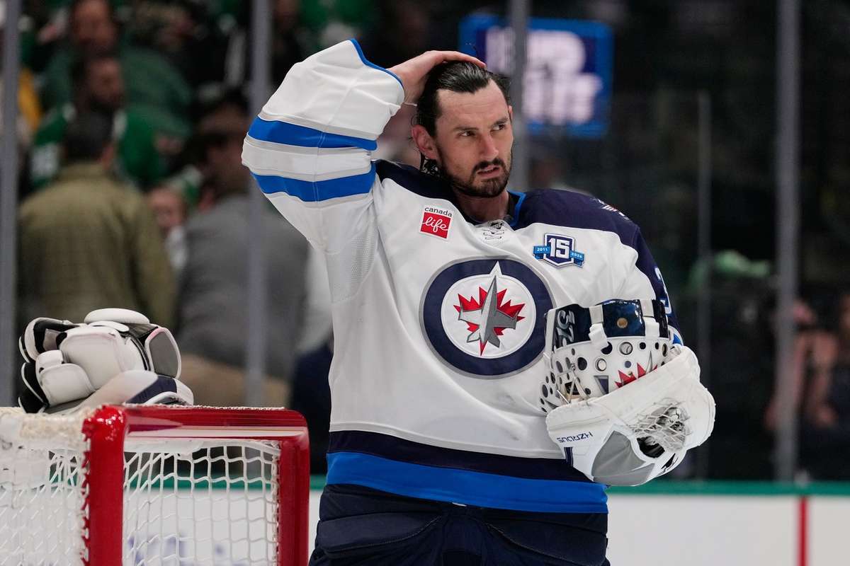 Connor Hellebuyck: Olimpiyat kahramanlığından takas talebine