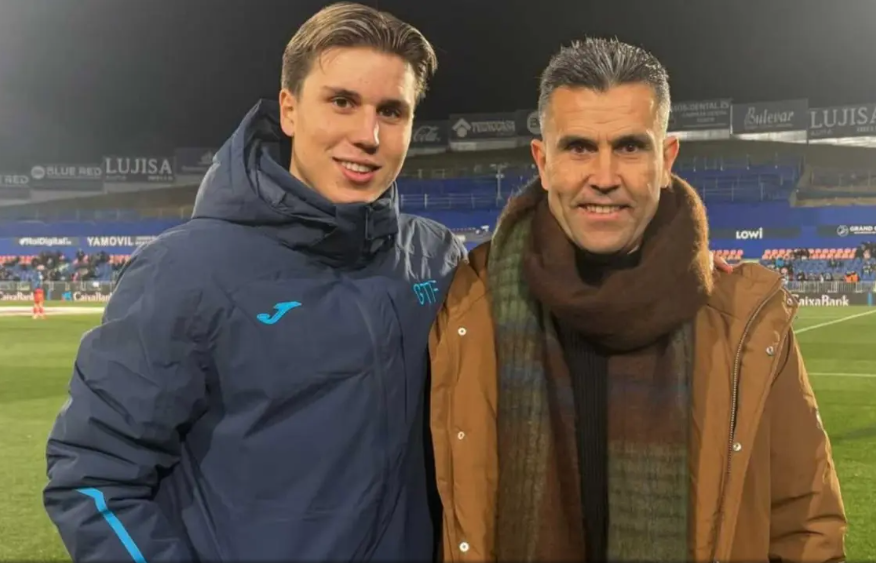 Davinchi, junto a su padre en el Coliseum de Getafe.
