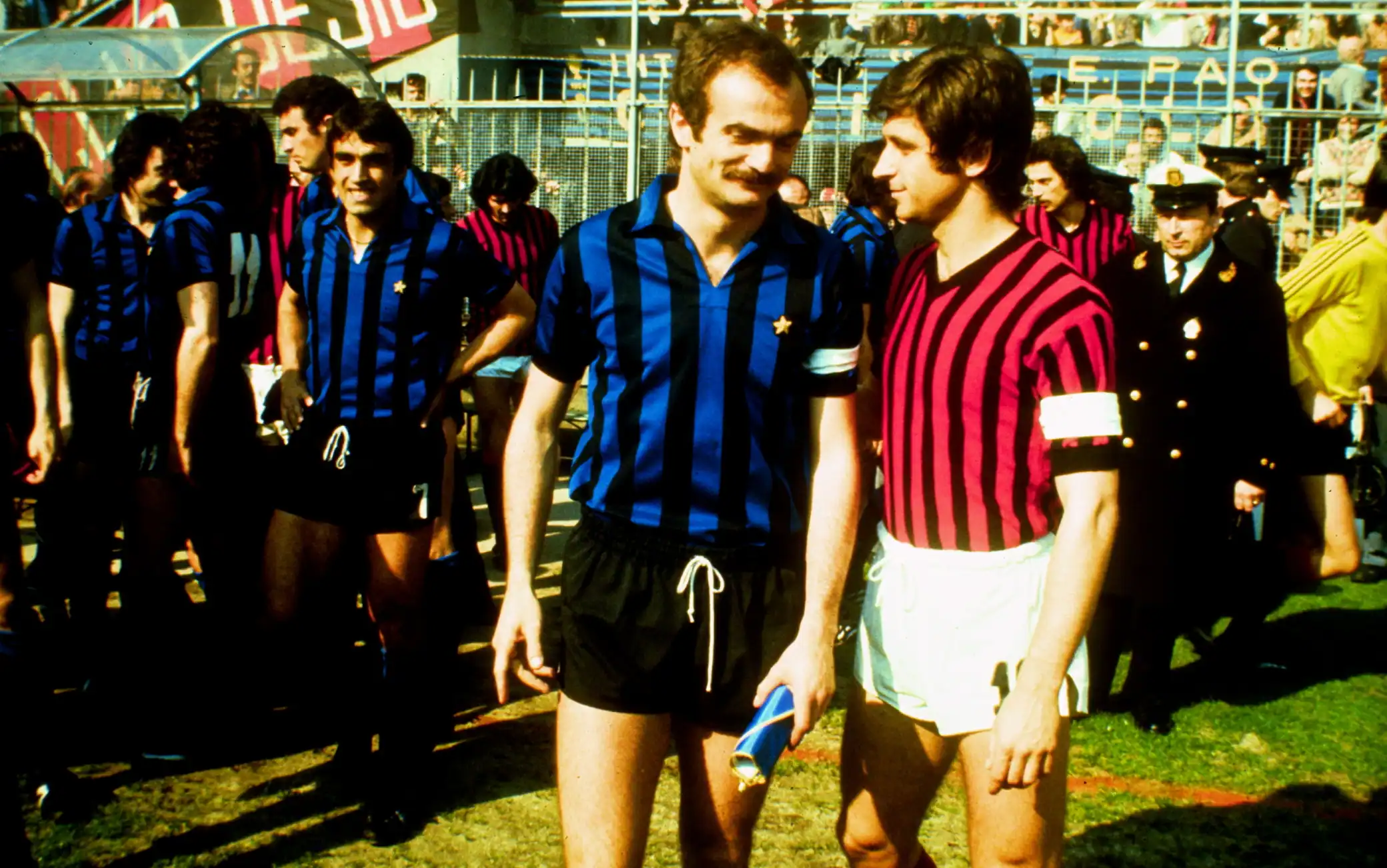 Sandro Mazzola e Gianni Rivera, ovvero Inter e Milan: la rivalità per eccellenza del calcio italiano nel corso degli anni '60 e '70 E morto Sandro Mazzola il grande baffo che il calcio