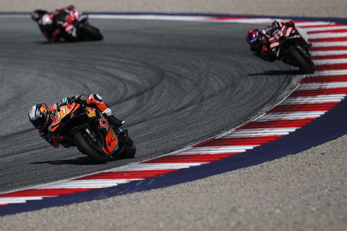 Pedro Acosta zaferle damalı bayrağa ulaştı, Marc Marquez puan kaybetti