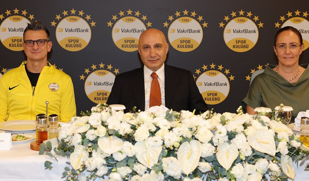 VakıfBank ailesi sezon öncesi yemekte buluştu