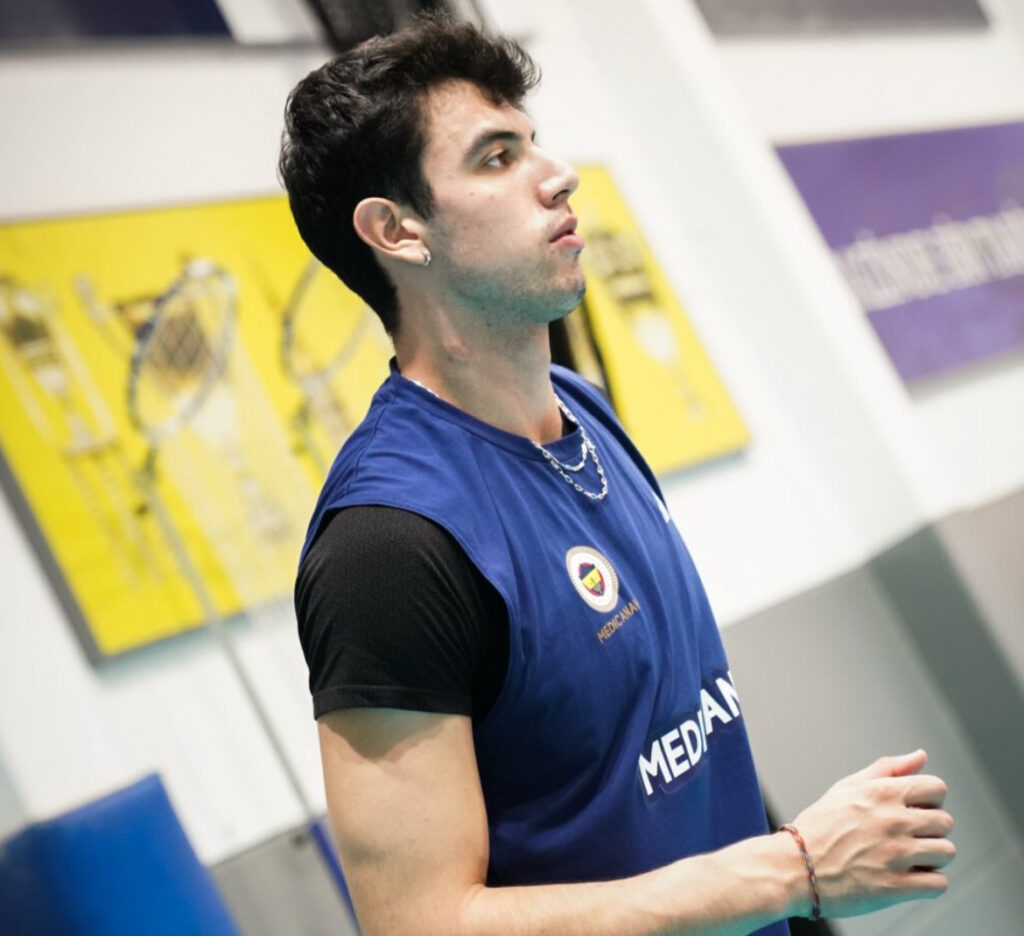 Mert Cuci ile Fenerbahçe Medicana sözleşme yeniledi
