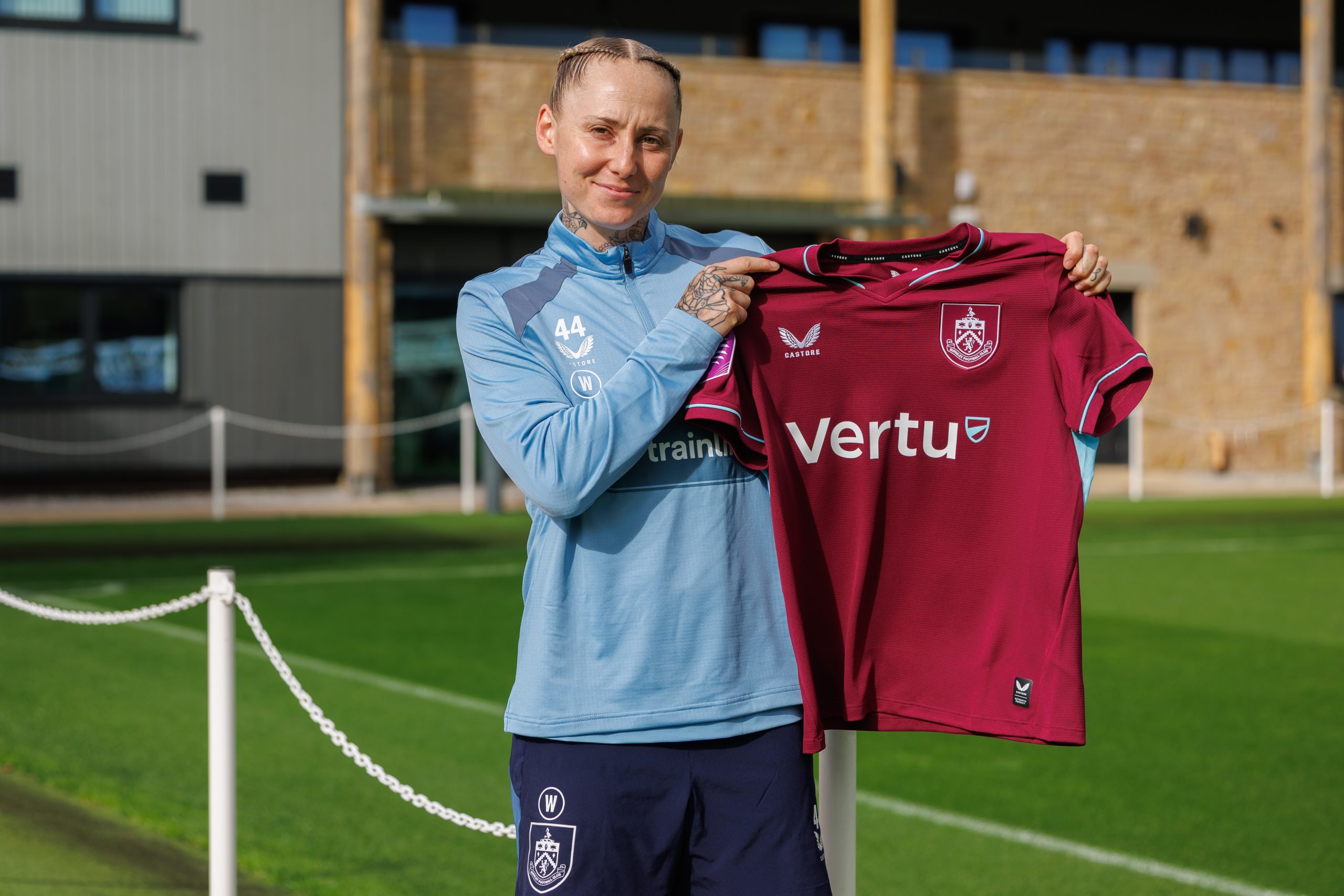 Leah Galton Burnley ile Anlaştı: Yeni Macera Başlıyor