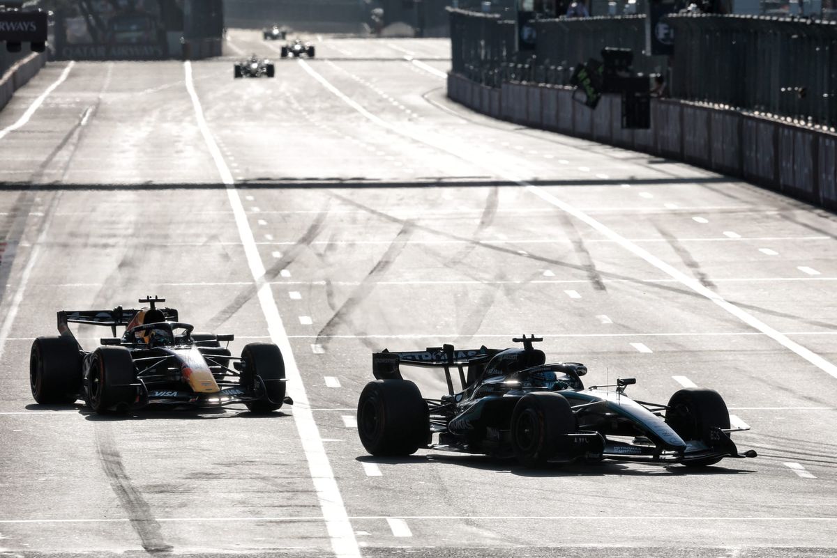 George Russell Azerbaycan Grand Prix’sinde zaferi Verstappen’e bırakmadı
