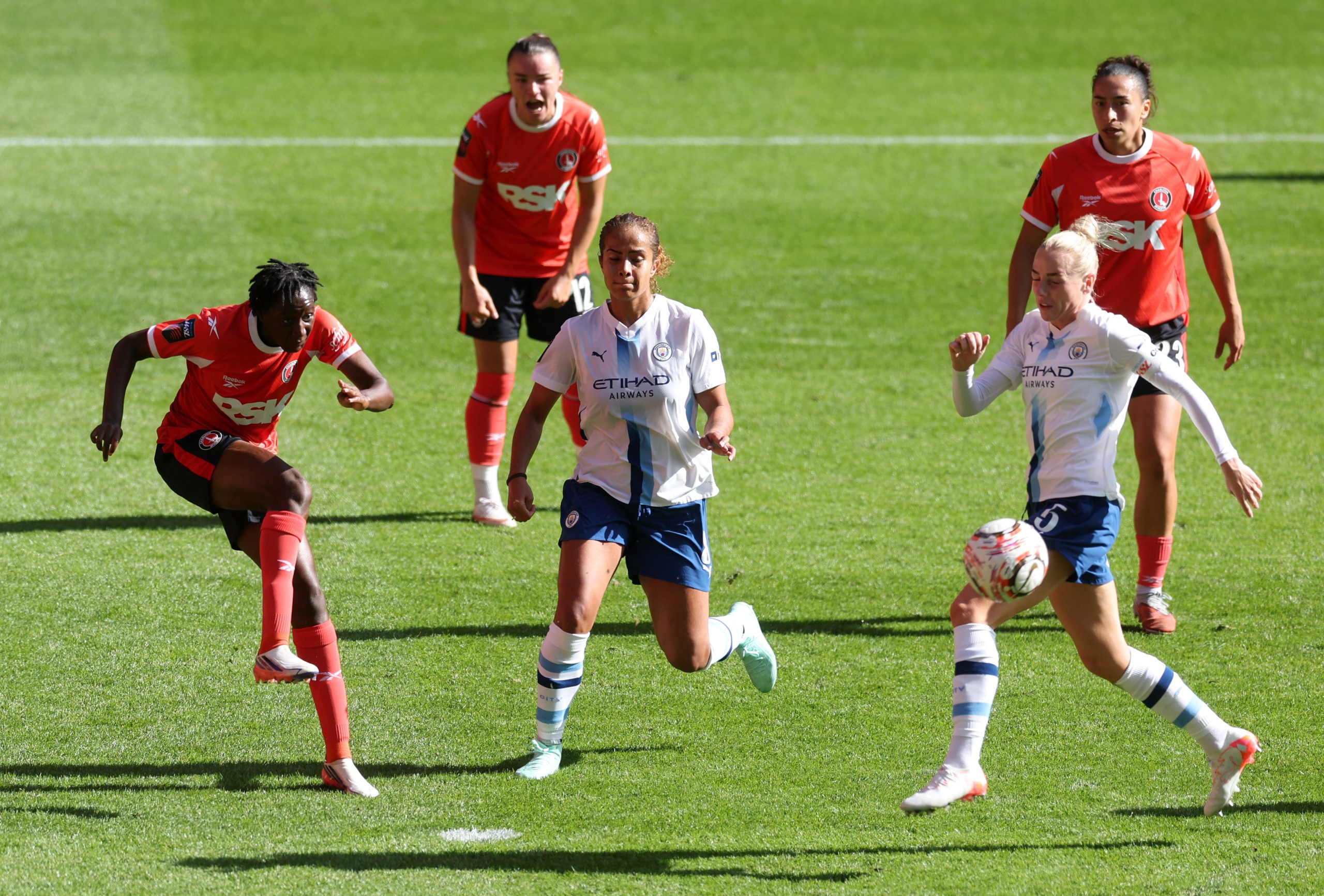 Manchester City, Charlton karşısında Alex Greenwood ile güldü