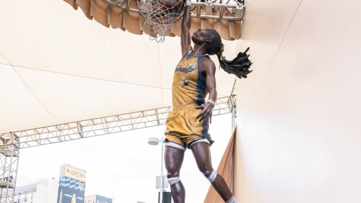 Lisa Leslie için tarihi onur: Sparks heykelini açtı