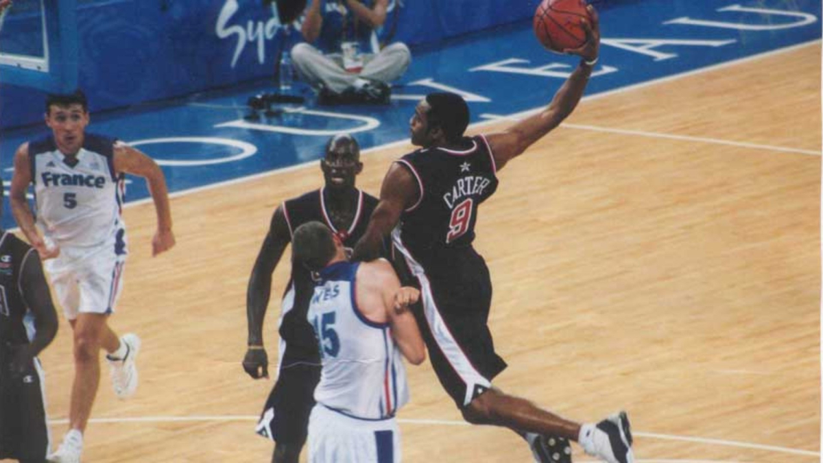 Vince Carter: Basketbol tarihinin en unutulmaz smaçına 26 yıl