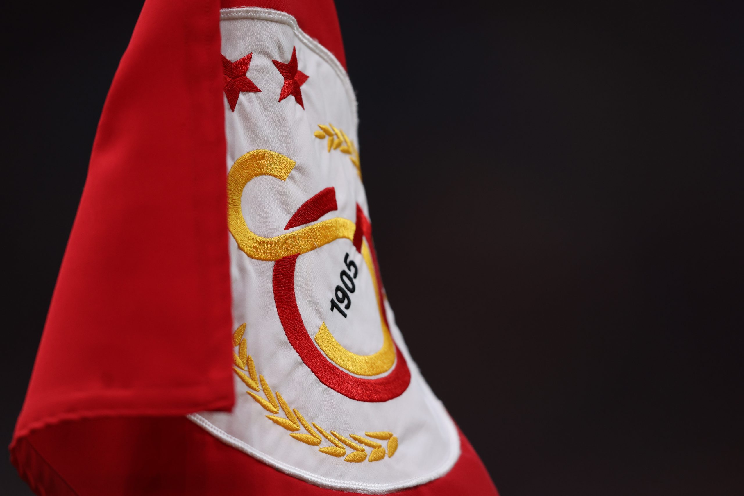 Galatasaray fırtınası: Fenerbahçe Avrupa’da güldü, Beşiktaş maçı oynanmadı