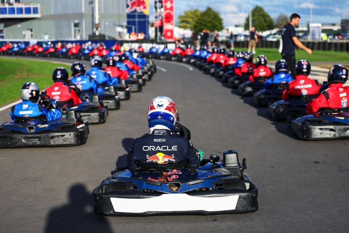 Max Verstappen: 100 rakibe karşı damalı bayrak zaferi